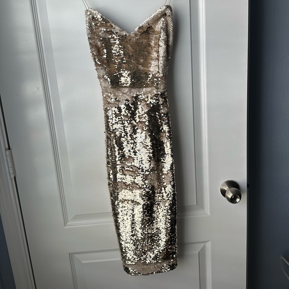 Gorgeous Gold and Tan ASTR the label XS sequin dress - Picture 4 of 6